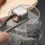 ⁦Pierres de glaçons réutilisables en acier inoxydable pour votre boisson – مكعبات الثلج للتبريد لمدة طويلة⁩ - الصورة ⁦2⁩