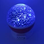 ⁦Projecteur LED rotatif produisant l’image d’un ciel étoilé, idéal pour la chambre d’un enfant⁩ - الصورة ⁦6⁩